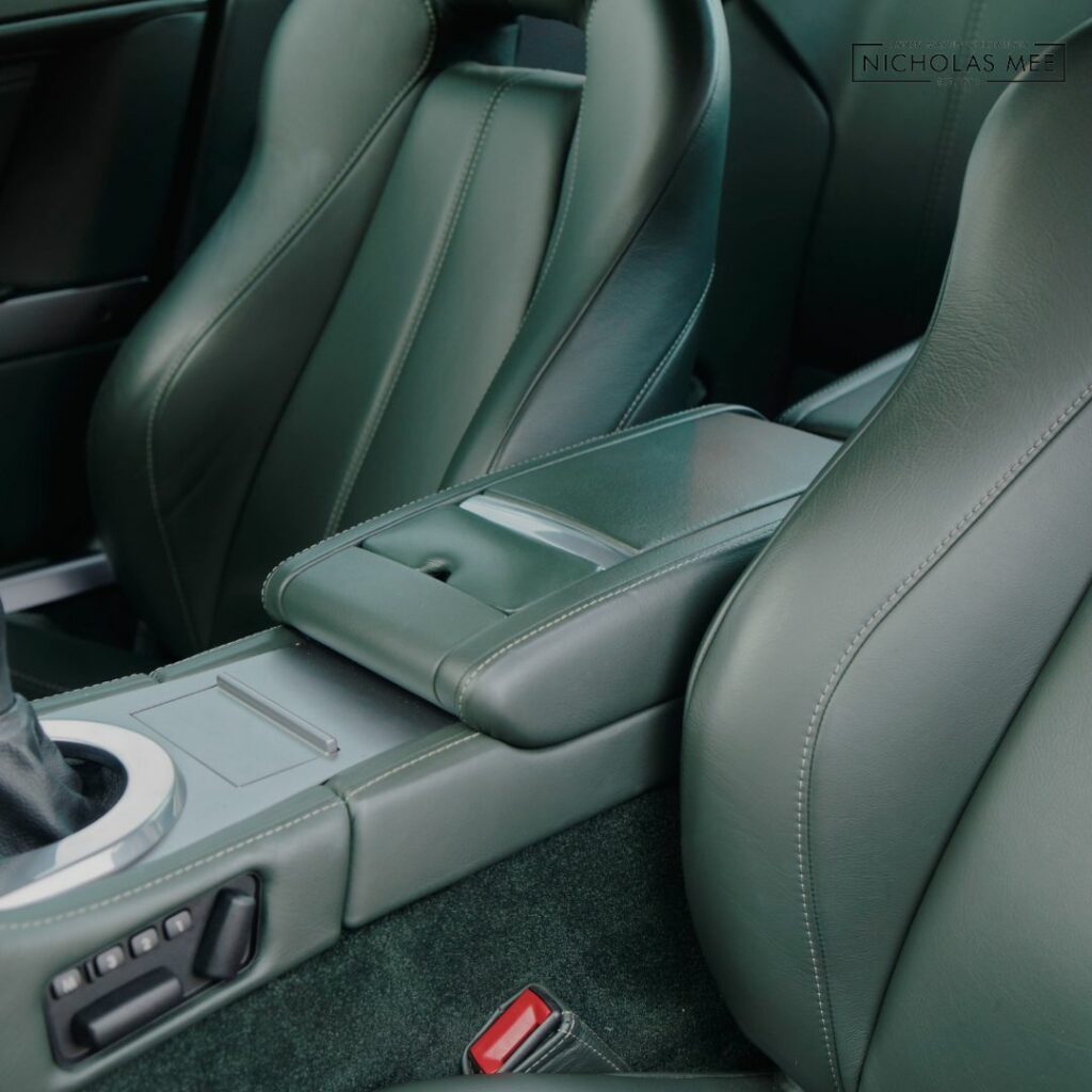 DB9 Centre Console Rear Mounting Bracket Assembly