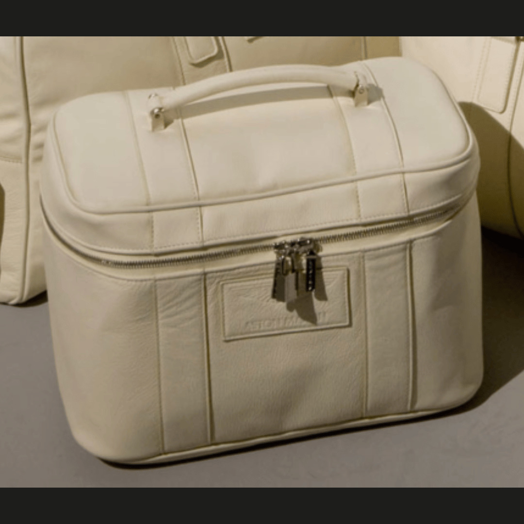 Aston Martin メイクアップバッグ 非売品 Aston Martin Beauty Case | Travel and Luggage