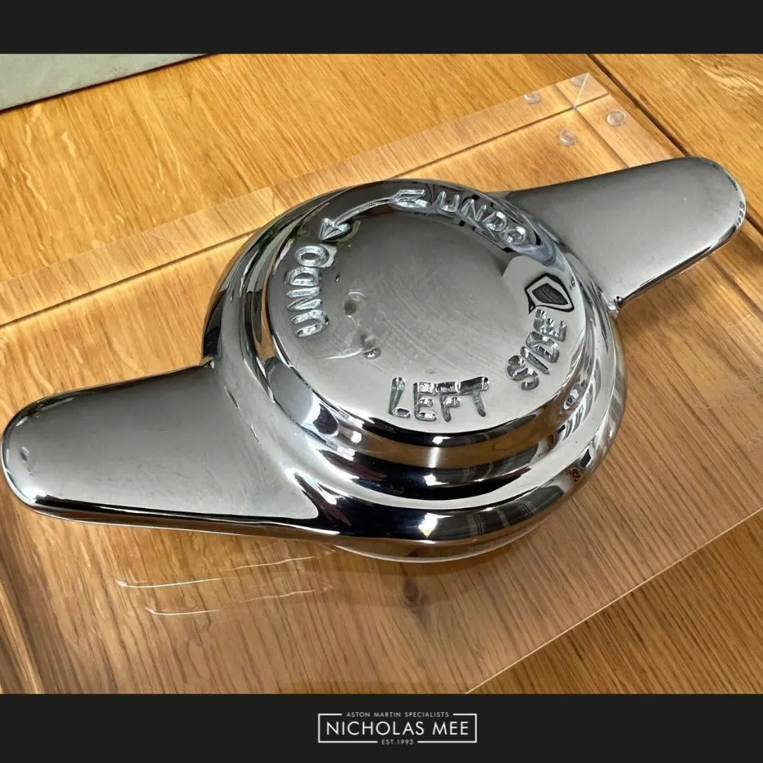 Aston Martin DB5 ホイールスピナー オーナメント Aston Martin DB5 Wheelspinner Paperweight | Gifts