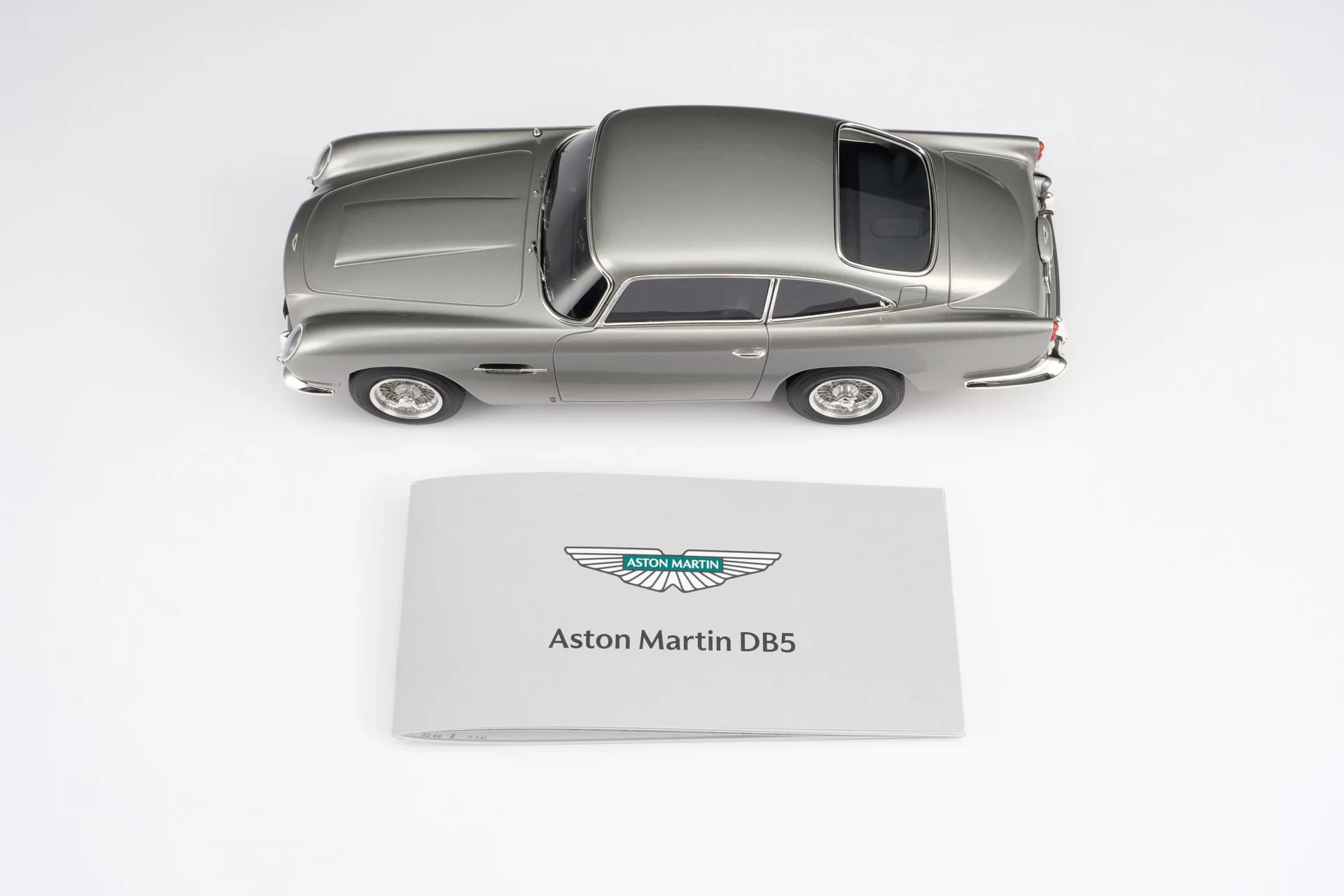 Aston Martin DB5 Vantage 1:18 Scale Model | Gifts
