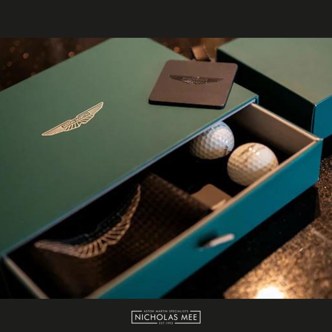 【メーカー直売】の商品をすべて Aston Martin Golf Accessory Set | Gifts ゴルフバッグ・キャディバッグ