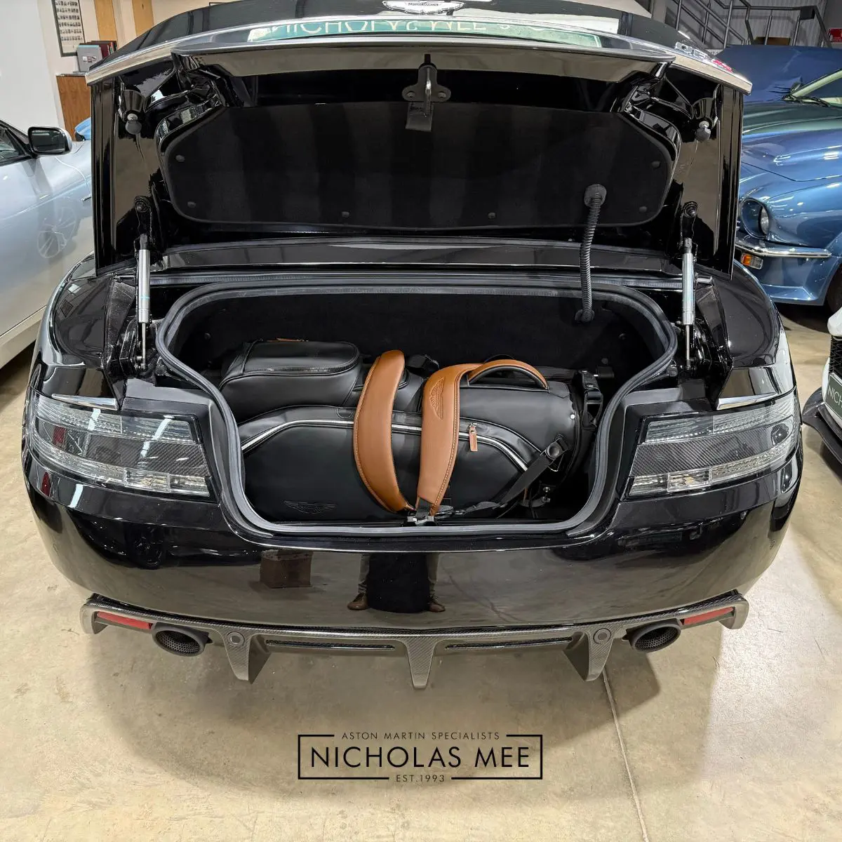 Aston Martin Callaway Golf Tour Bag & Accessory Kit