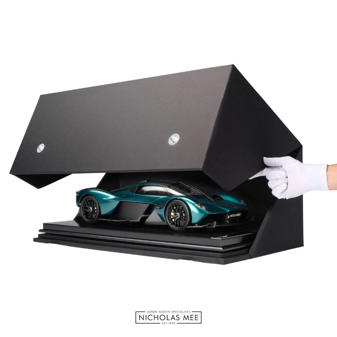 新品 1/18 Aston Martin Valkyrie Maisto 1:18 Aston Martin Valkyrie year 2022 green 31465 model car
